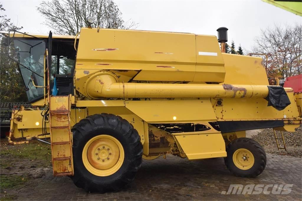 New Holland TF 42 Зернозбиральні комбайни