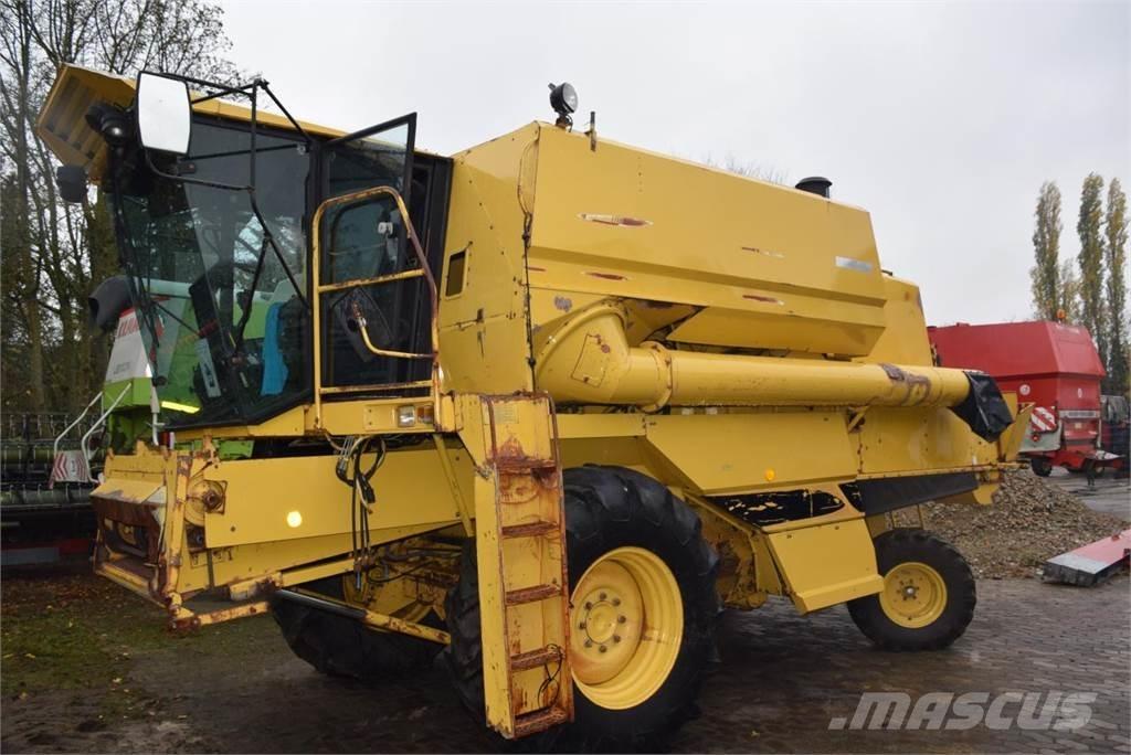 New Holland TF 42 Зернозбиральні комбайни