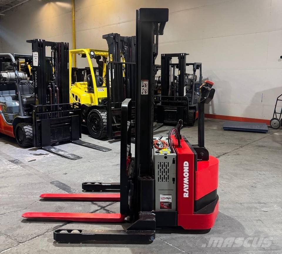 Raymond RSS40 Самохідні електроштабелери