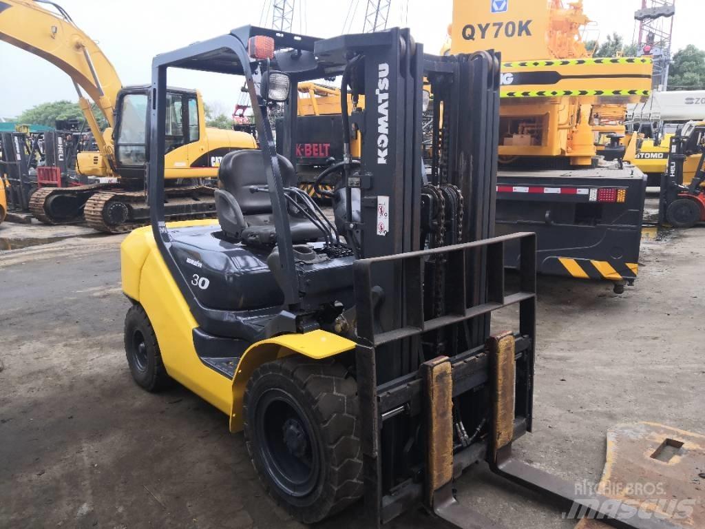 Komatsu 30 Дизельні навантажувачі