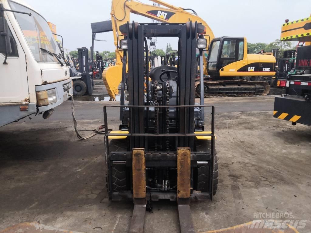 Komatsu 30 Дизельні навантажувачі