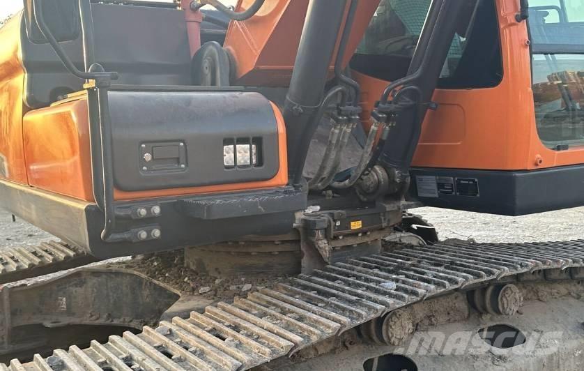 Doosan DX220 Гусеничні екскаватори