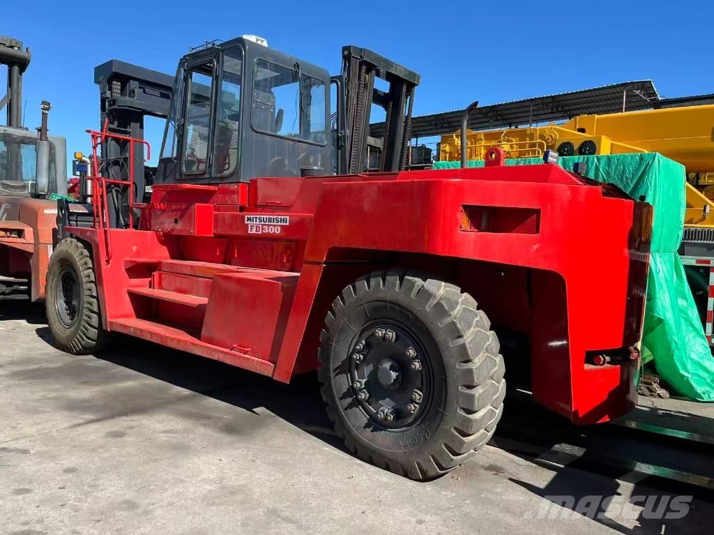 Mitsubishi FD 30 T Дизельні навантажувачі