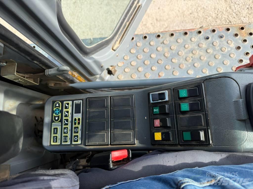 Volvo EC 360 B LC Гусеничні екскаватори