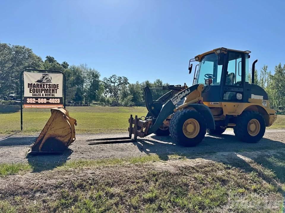 John Deere 244 J Фронтальні навантажувачі
