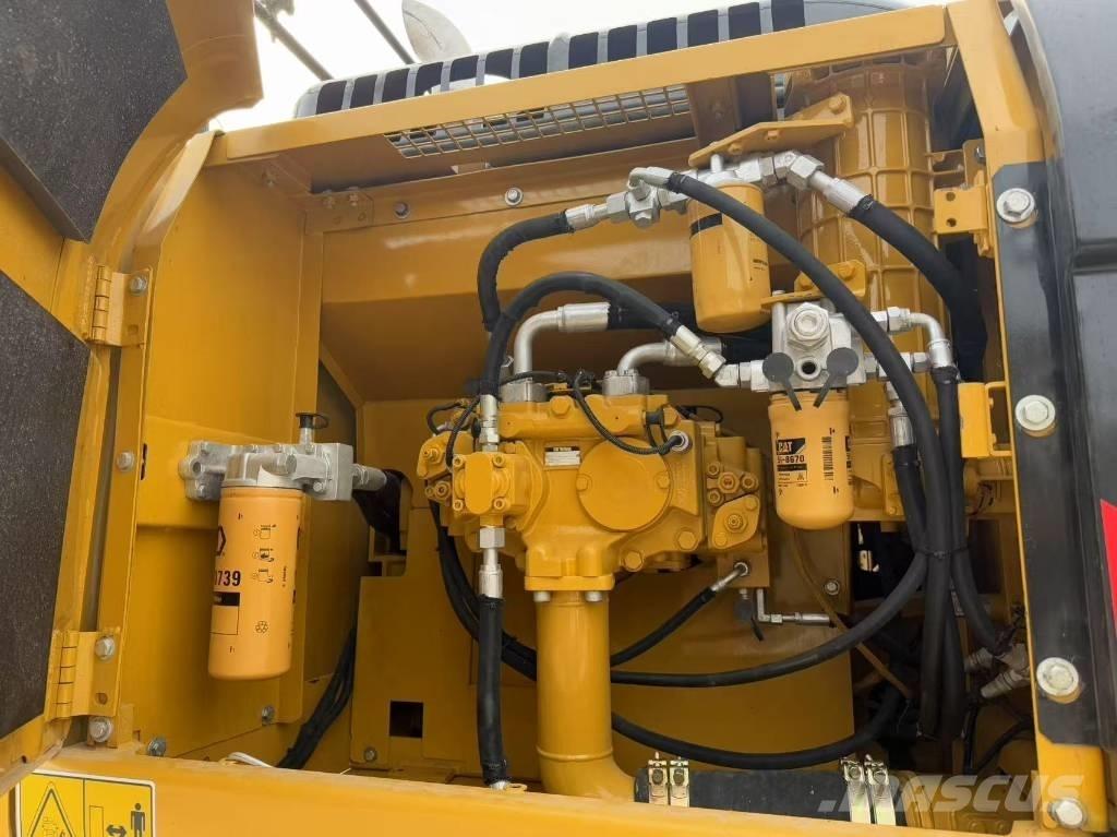 CAT 330 D Гусеничні екскаватори