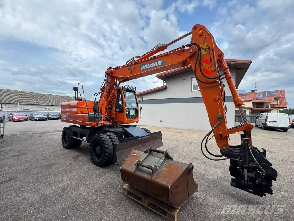 Doosan DX 140 W Колісні екскаватори