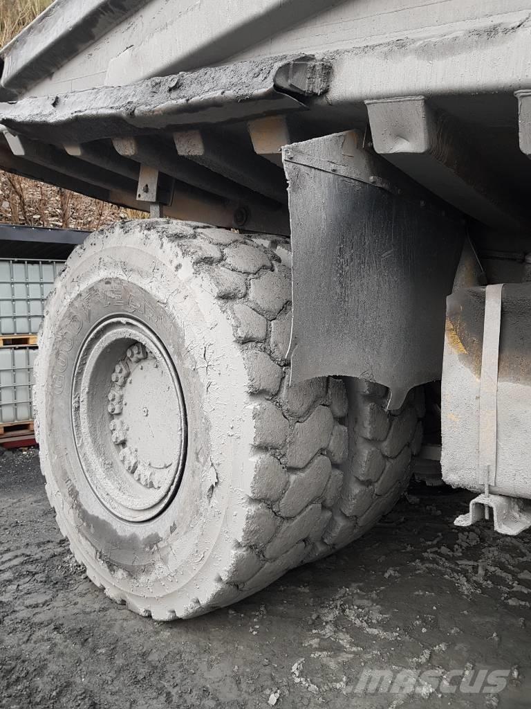 Komatsu HD 465-5 Кар`єрні самоскиди
