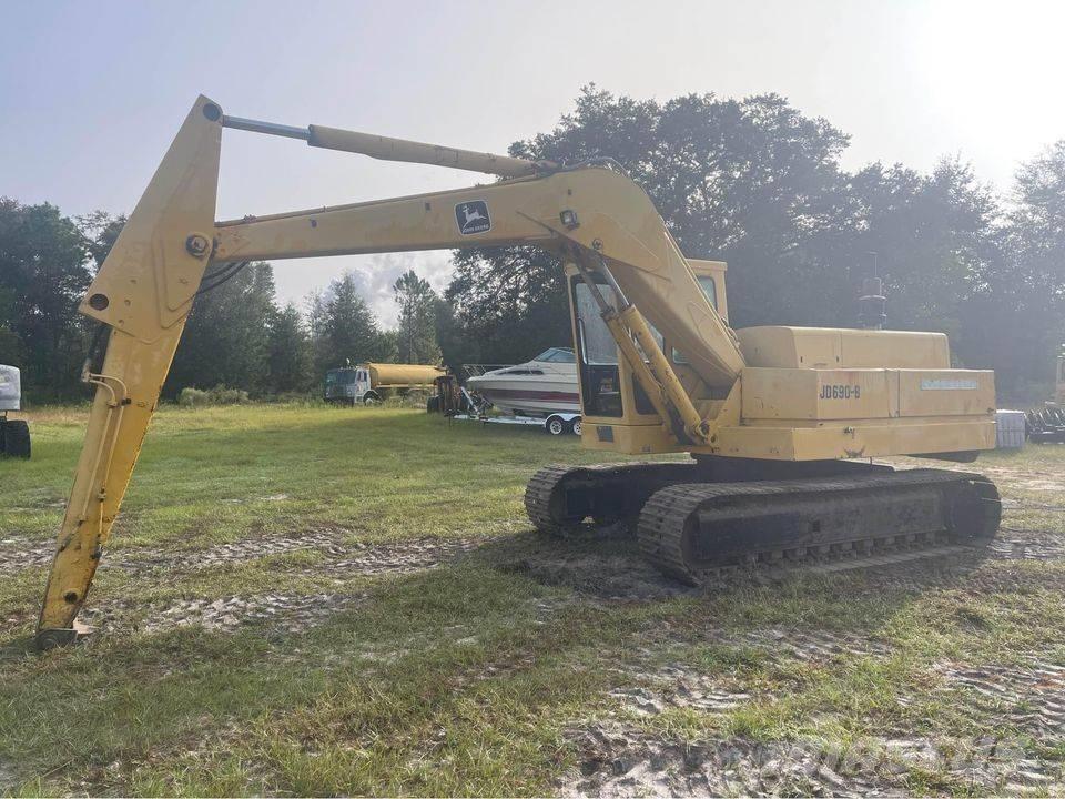 John Deere 690 B Гусеничні екскаватори
