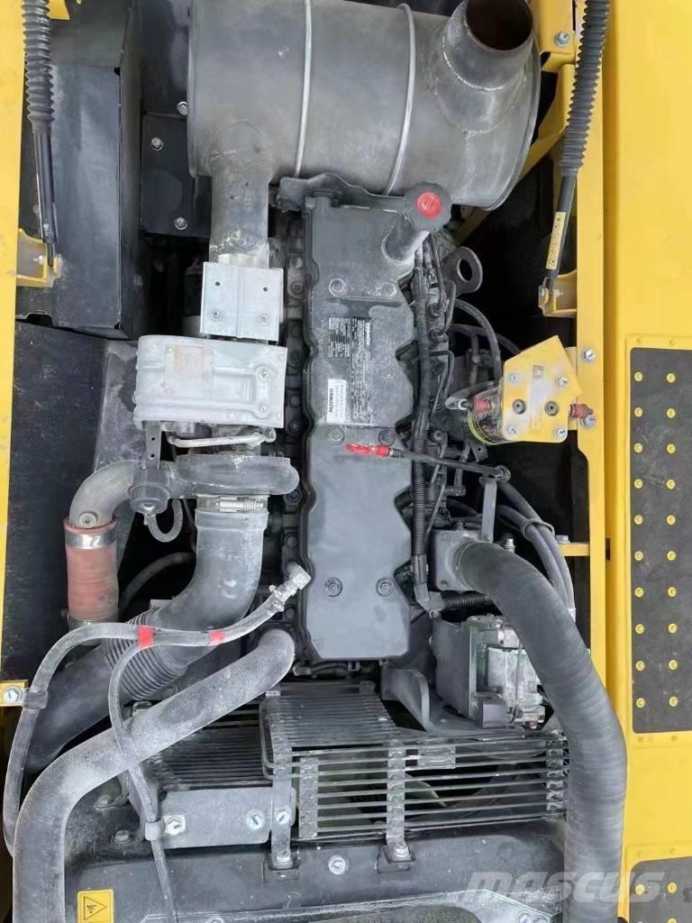 Komatsu PC220-8 Гусеничні екскаватори