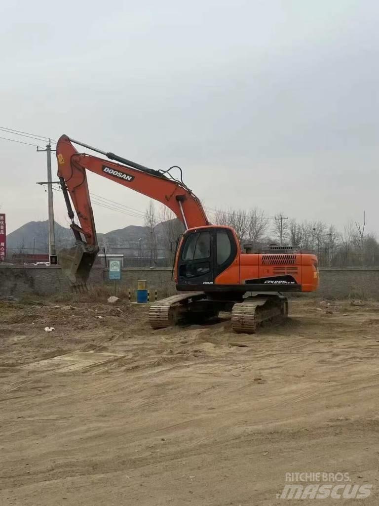 Doosan DX225LC-9C Гусеничні екскаватори