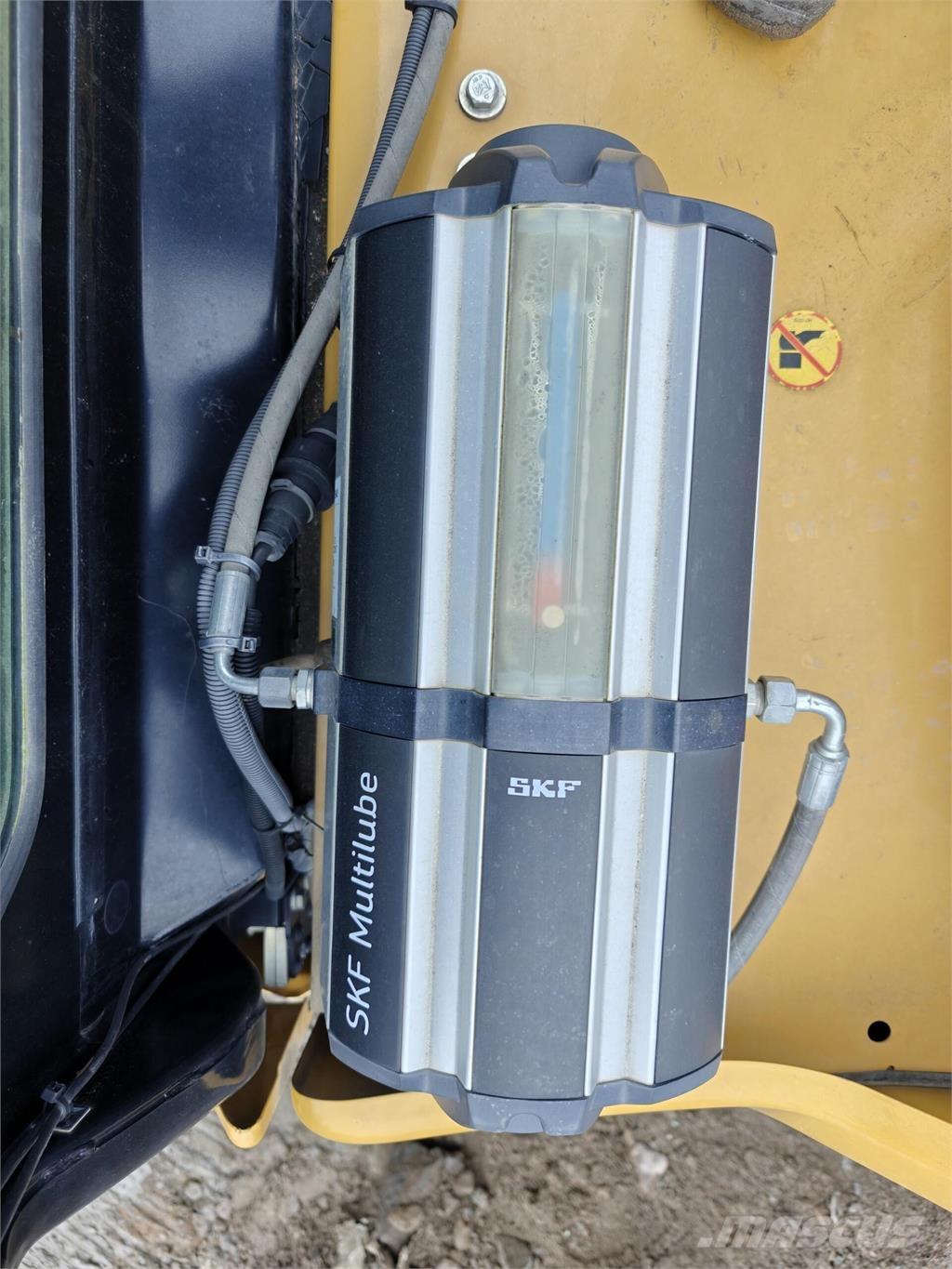 CAT 323 Гусеничні екскаватори