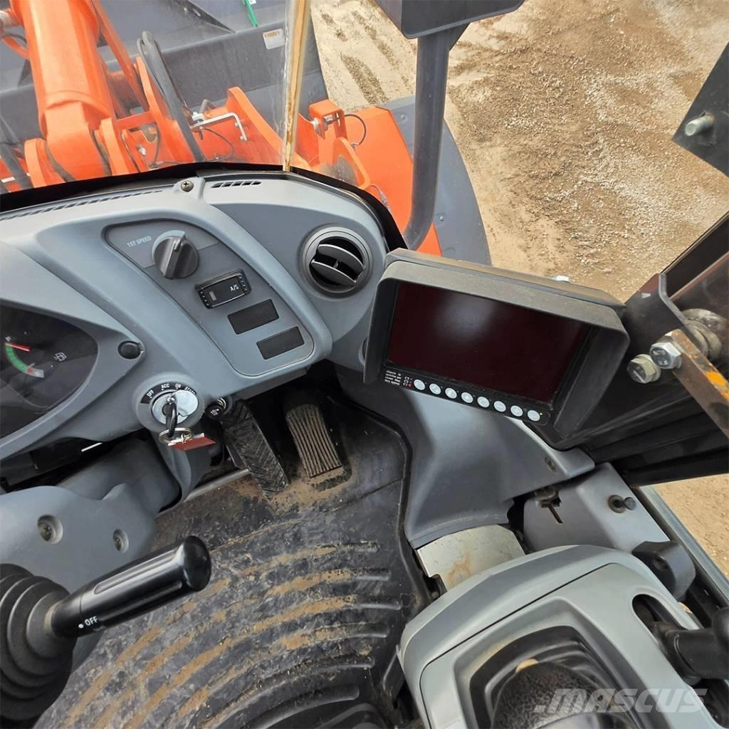 Hitachi ZW150-6 Фронтальні навантажувачі
