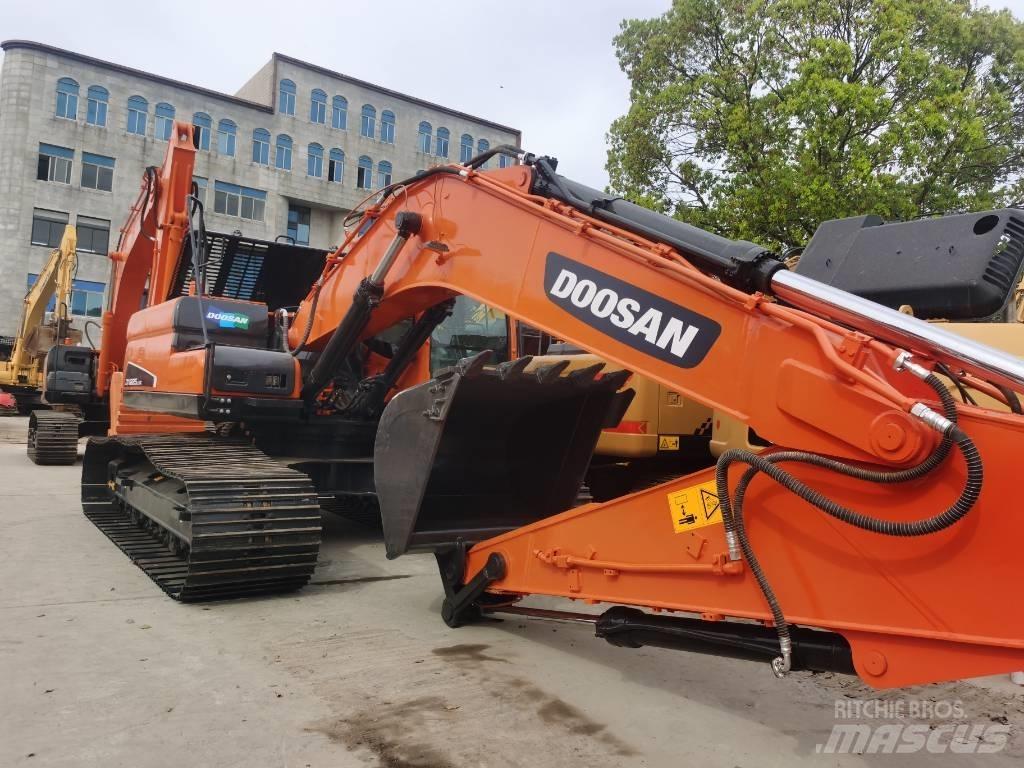 Doosan DX 225 LC Гусеничні екскаватори