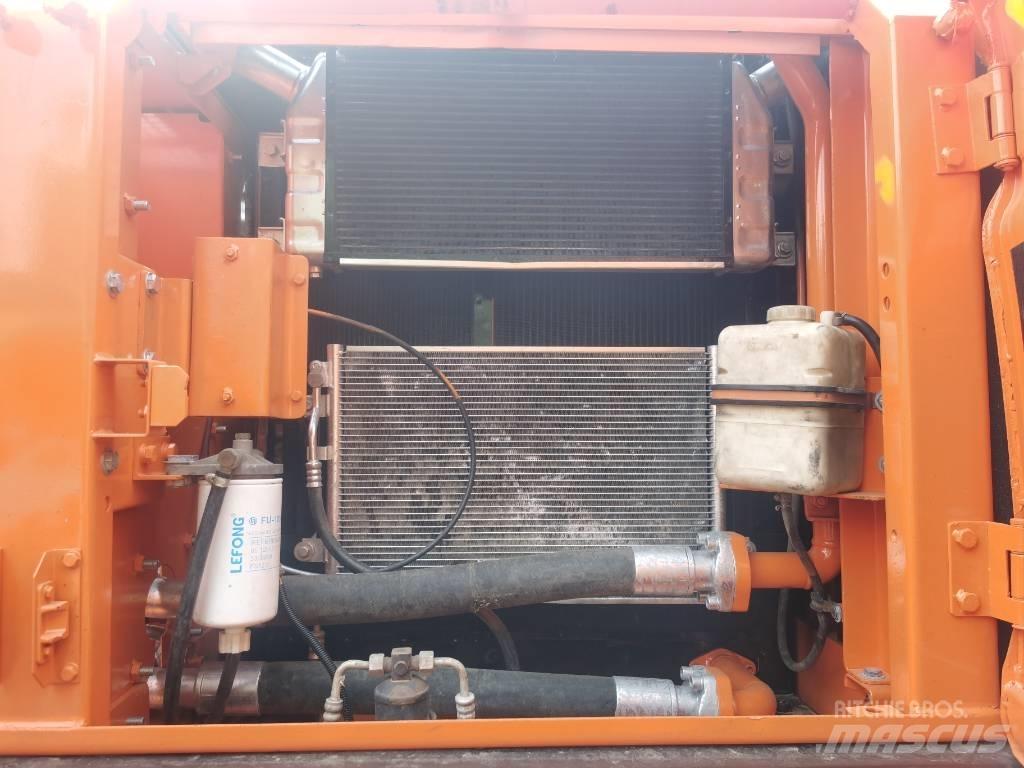 Doosan DX 225 LC Гусеничні екскаватори