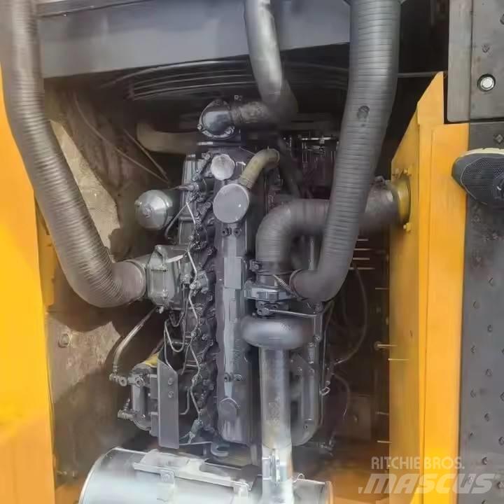 Hyundai 225 Гусеничні екскаватори