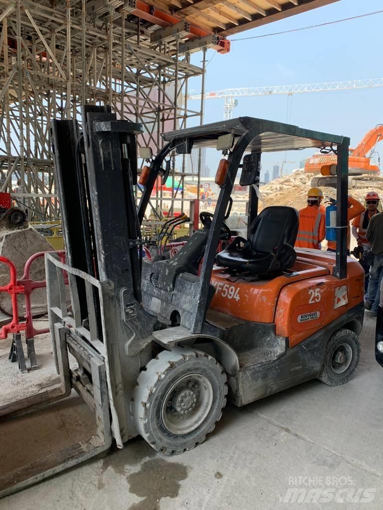 TCM Forklift FD25T4 Дизельні навантажувачі