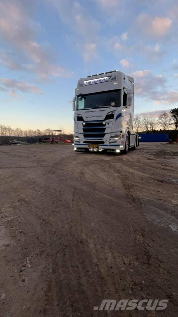 Scania R530 Тягачі