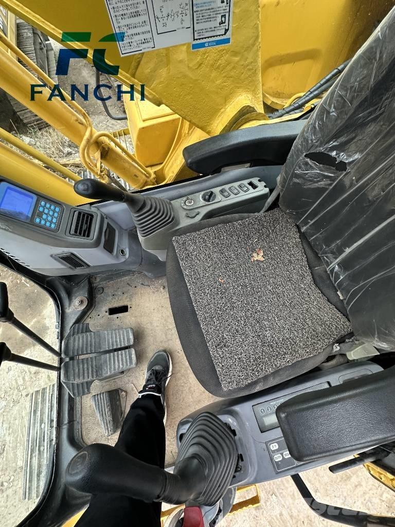 Komatsu PC 220 Гусеничні екскаватори