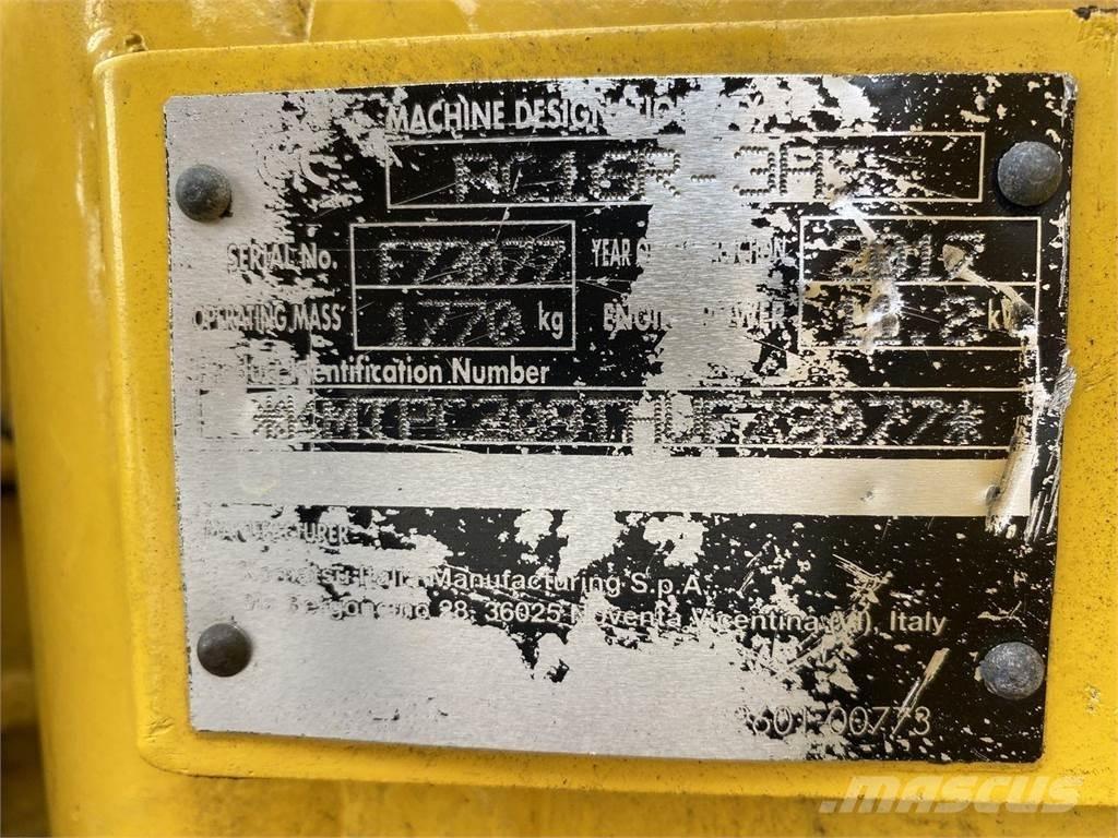 Komatsu PC16R-3HS Колісні екскаватори