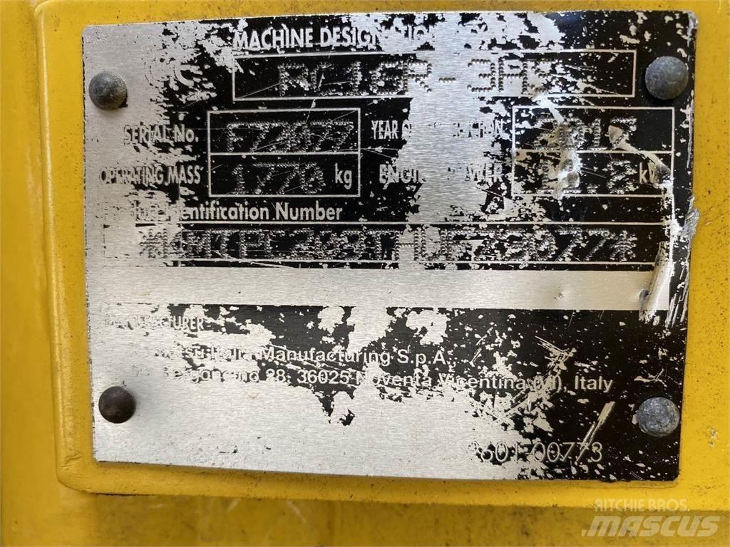 Komatsu PC16R-3HS Колісні екскаватори