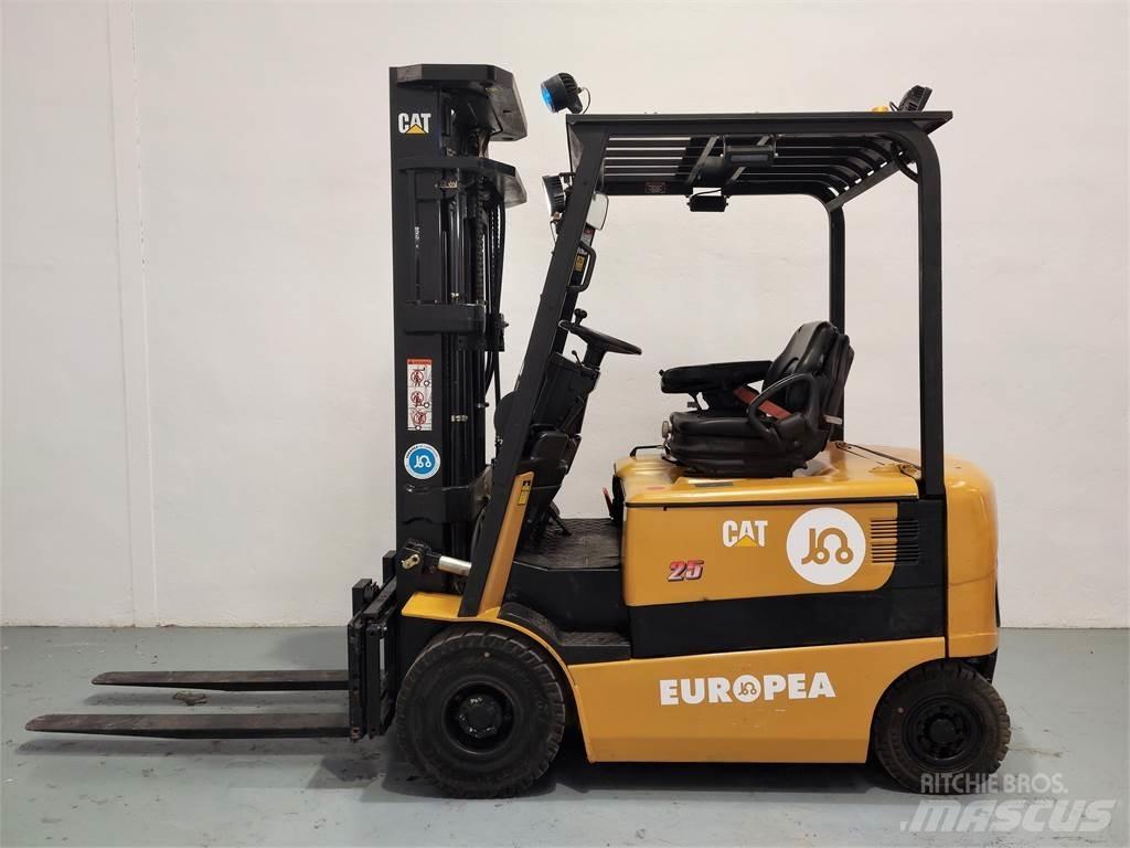 CAT EP25K PAC Електронавантажувачі