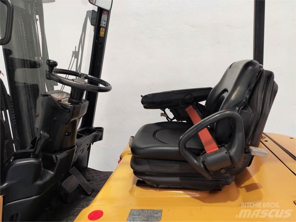 CAT EP25K PAC Електронавантажувачі