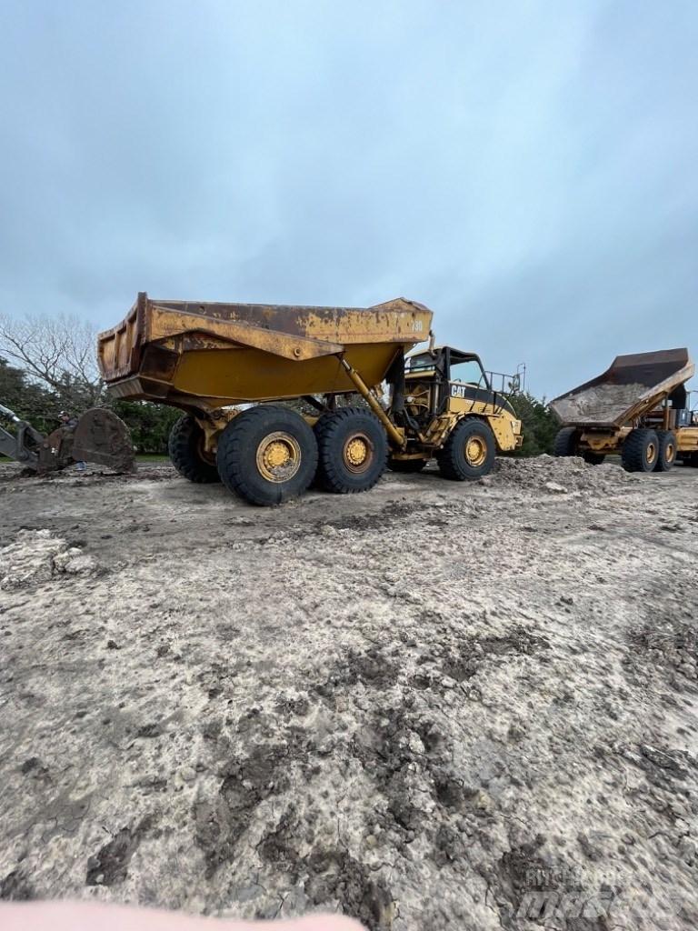 CAT 730 Зчленовані самоскиди