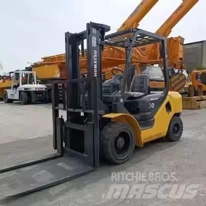 Komatsu 30 Дизельні навантажувачі