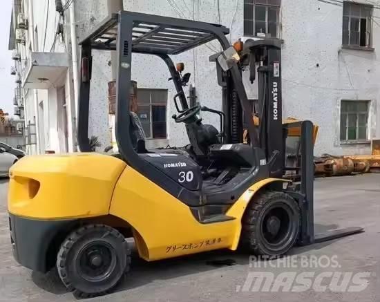 Komatsu 30 Дизельні навантажувачі