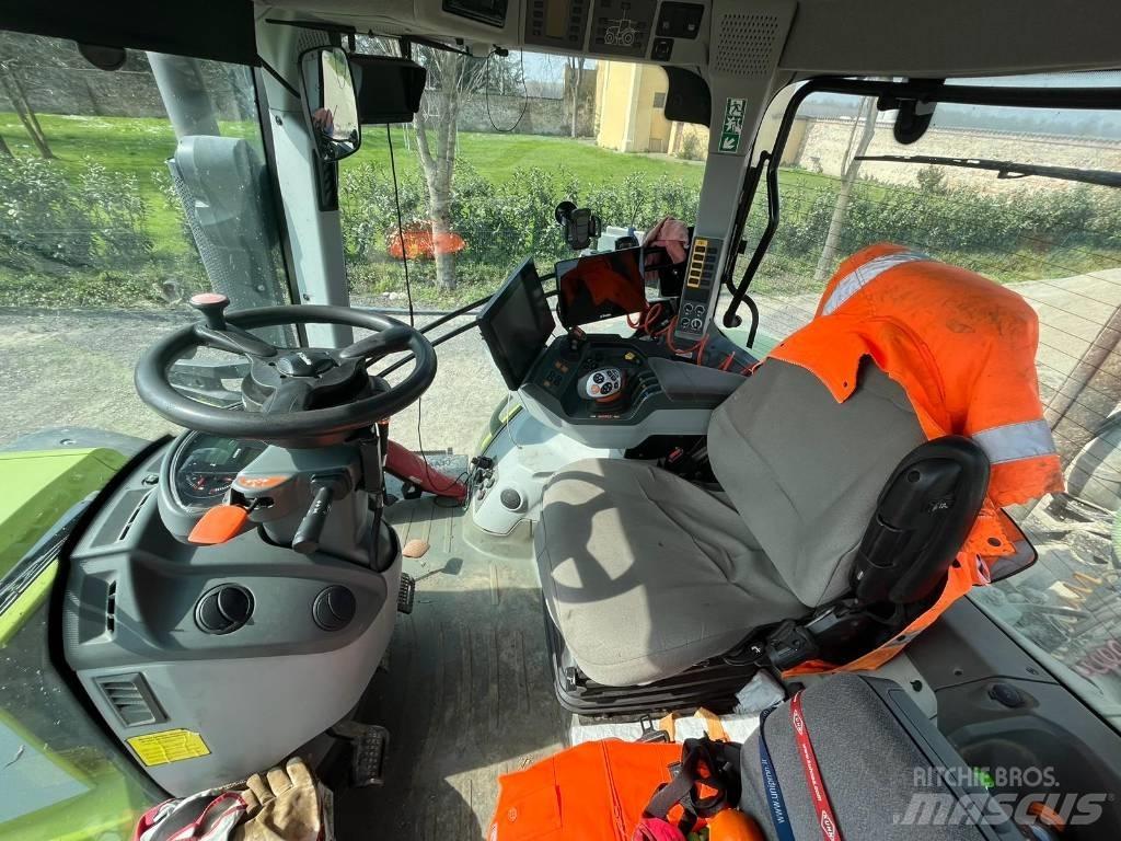CLAAS Axion 830 Трактори