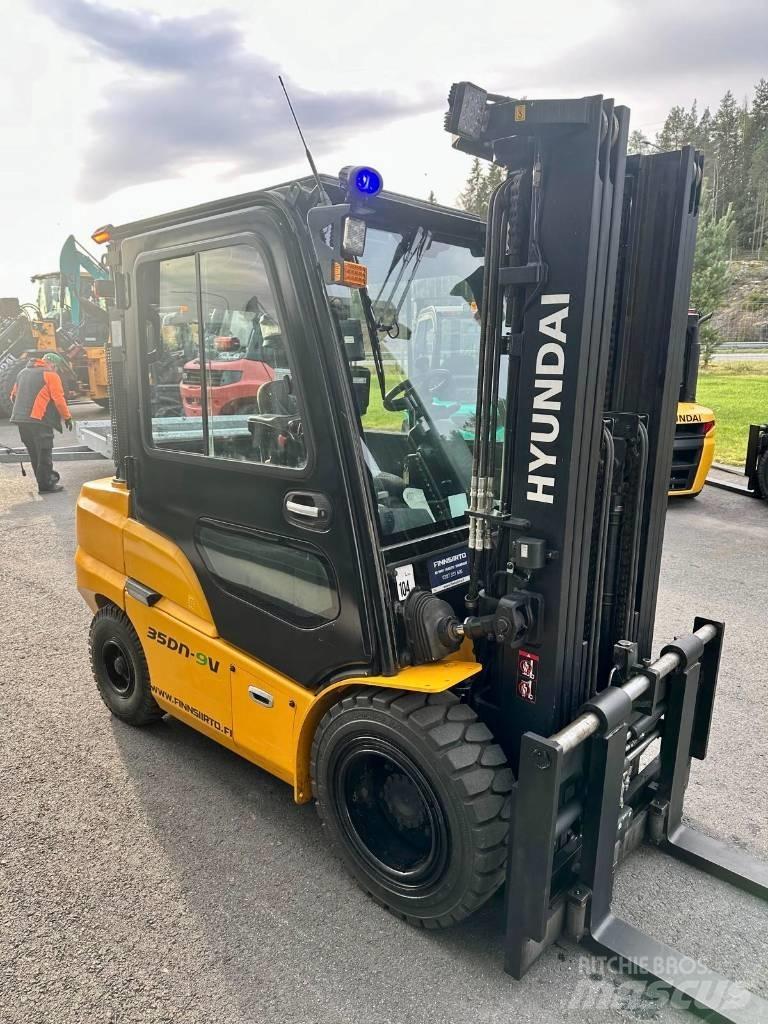 Hyundai 35DN-9V Дизельні навантажувачі