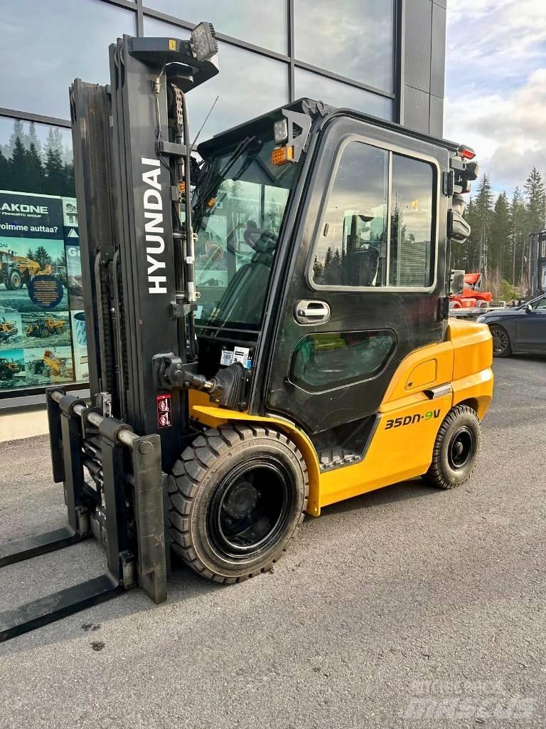 Hyundai 35DN-9V Дизельні навантажувачі