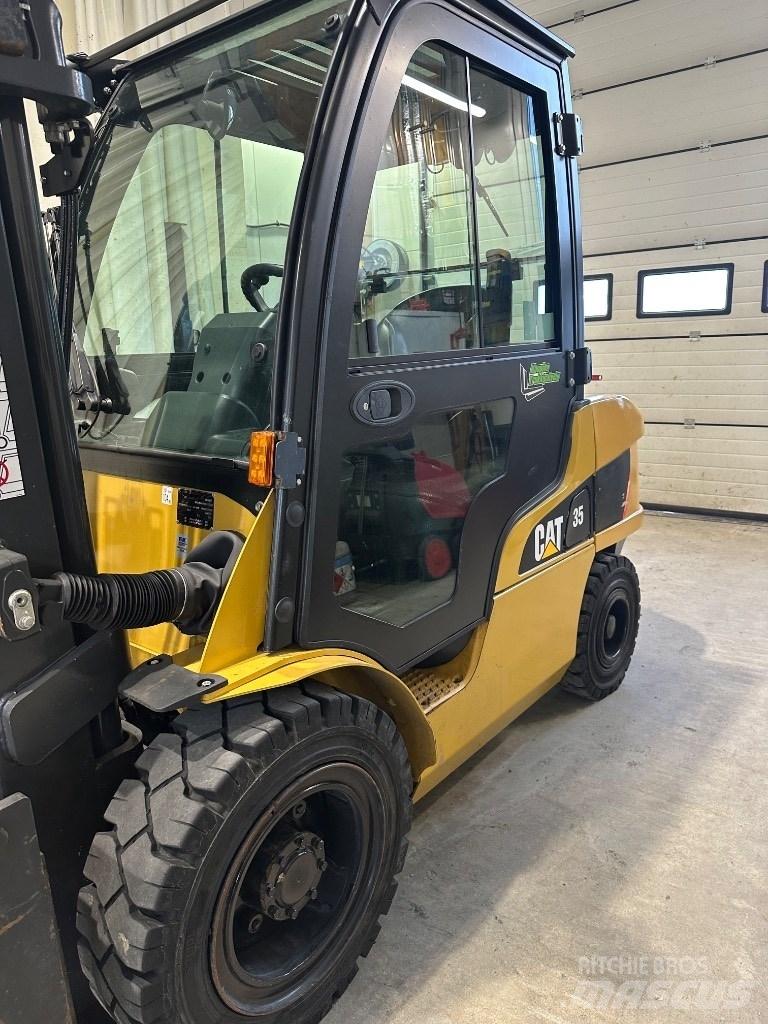 CAT DP35NT Дизельні навантажувачі