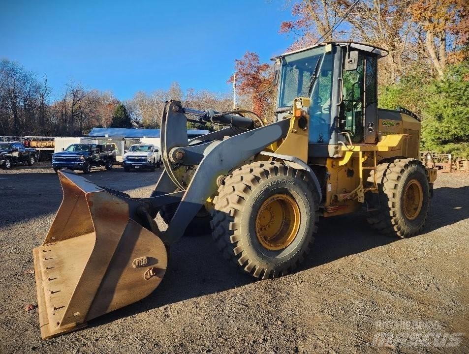 John Deere 624 J Фронтальні навантажувачі