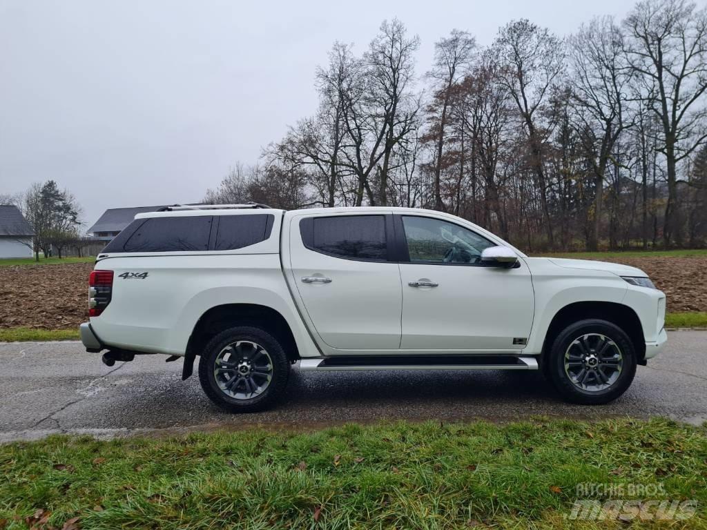 Mitsubishi L200 Пікапи / Бічне розвантаження