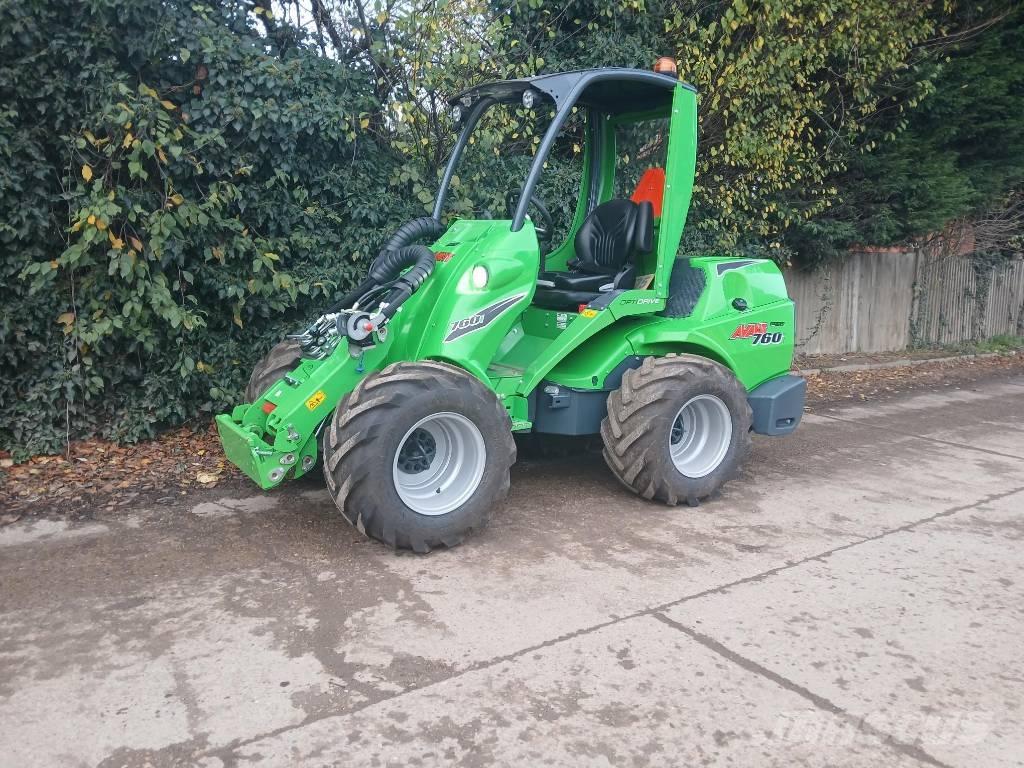 Avant 760i Багатофункціональне обладнання для вантажних і землекопальних робіт