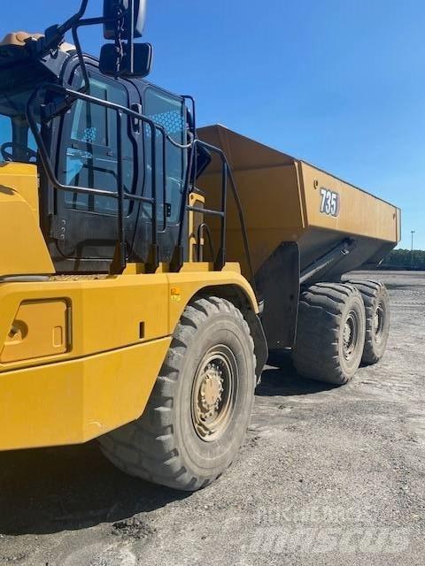 CAT 735 Зчленовані самоскиди