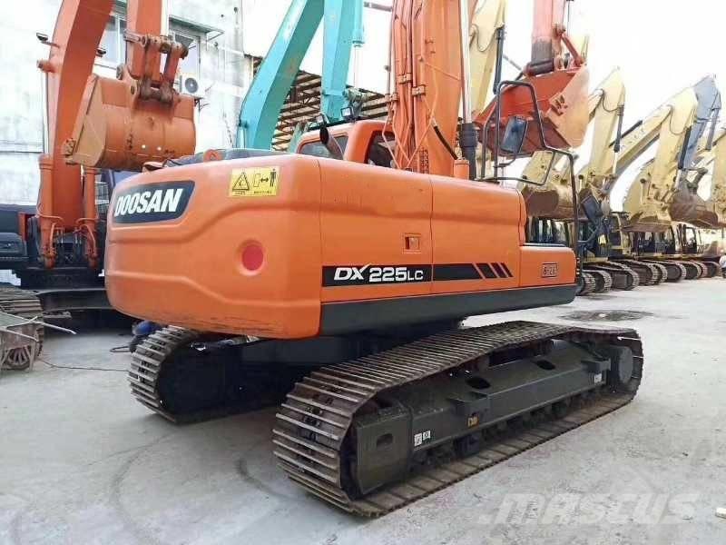 Doosan DX 225 Гусеничні екскаватори