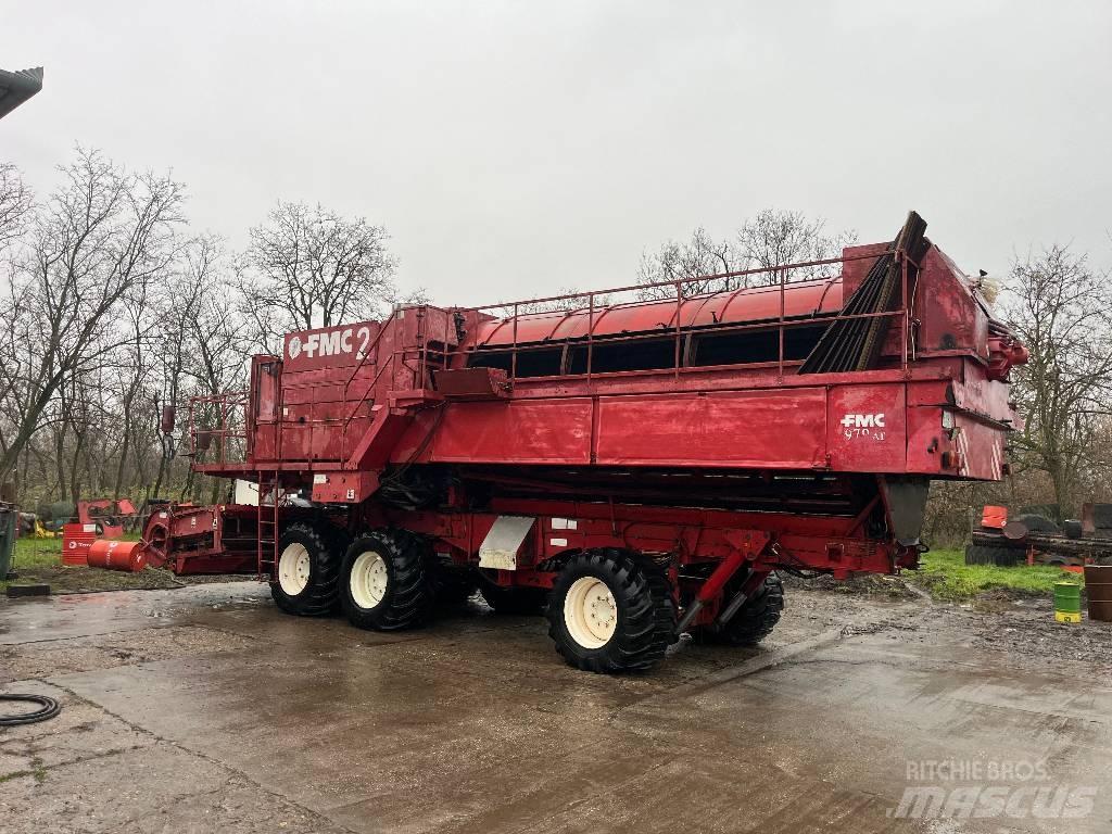 FMC 979 AT 6WD Комбайни для збирання гороху