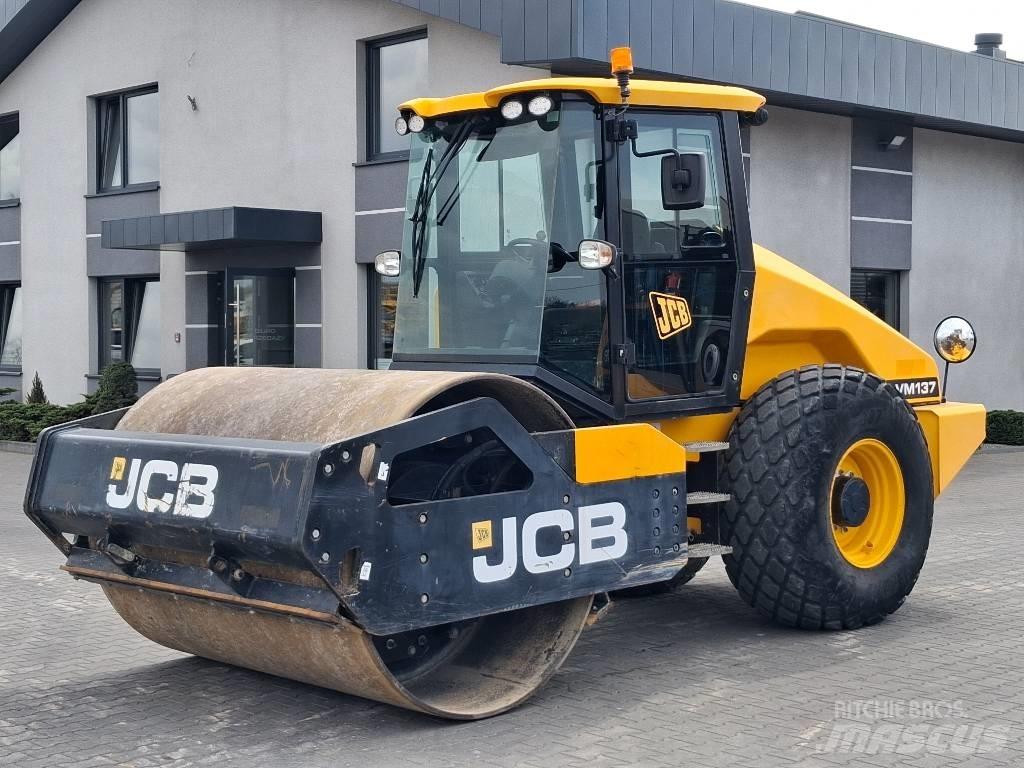 JCB VM 137 Грунтові котки