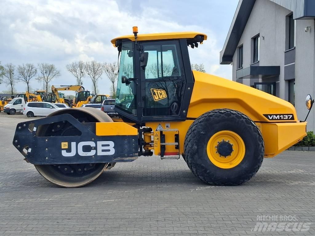 JCB VM 137 Грунтові котки