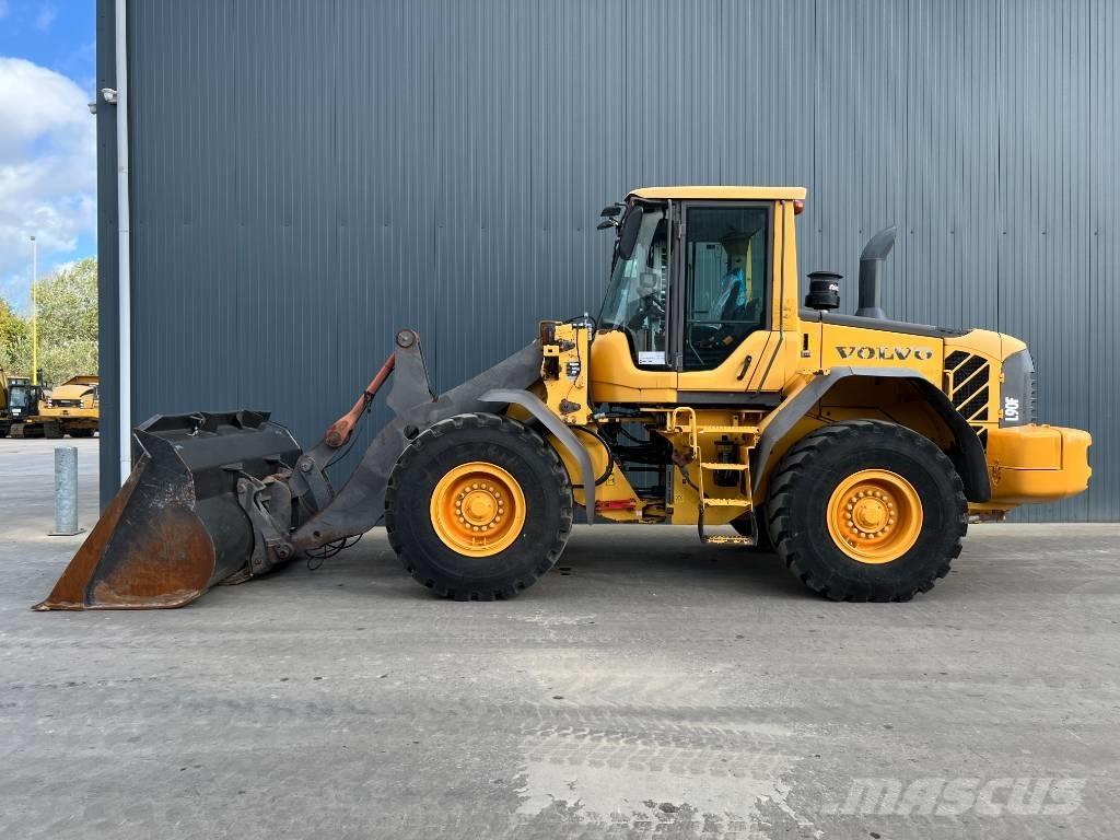 CAT L90F Фронтальні навантажувачі