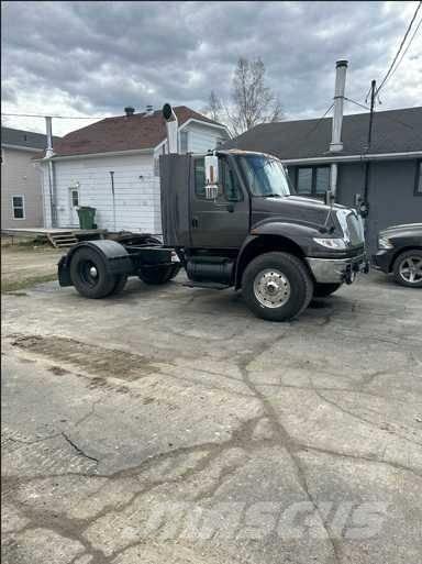 International 4400 Тягачі