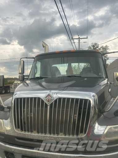 International 4400 Тягачі