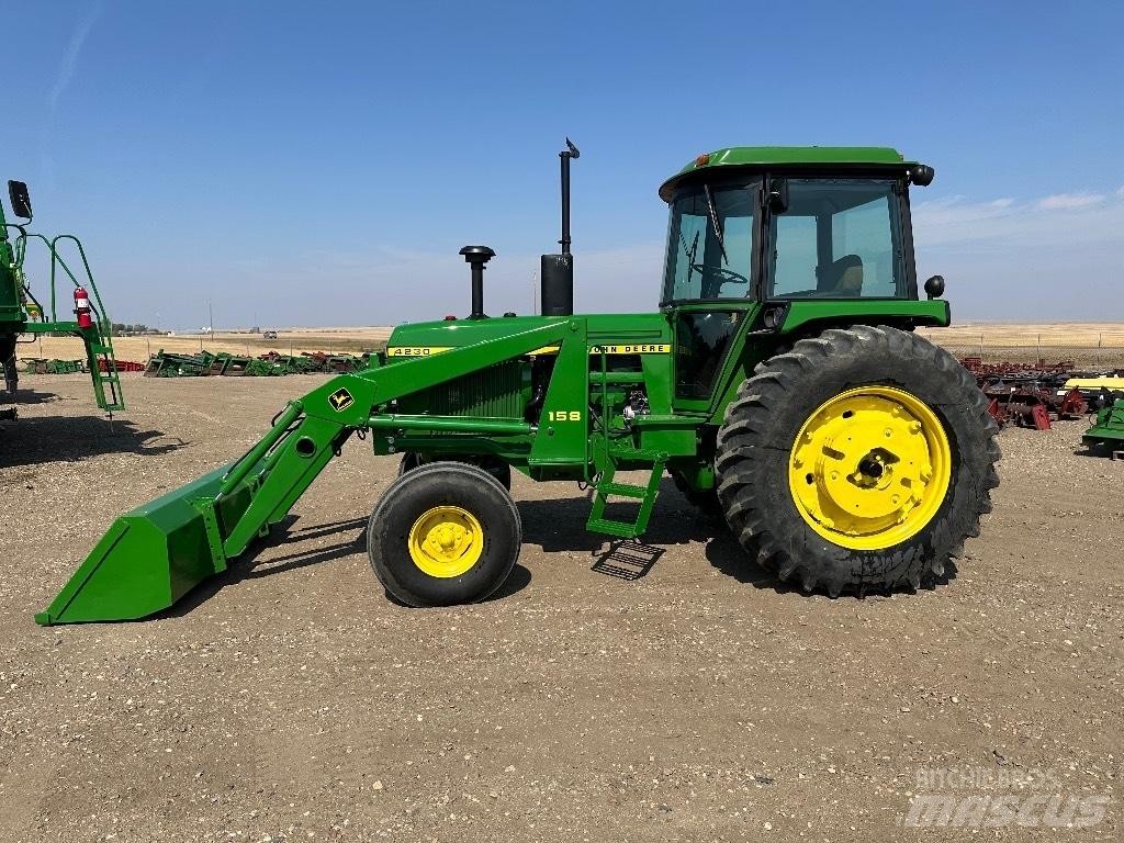 John Deere 4230 Трактори