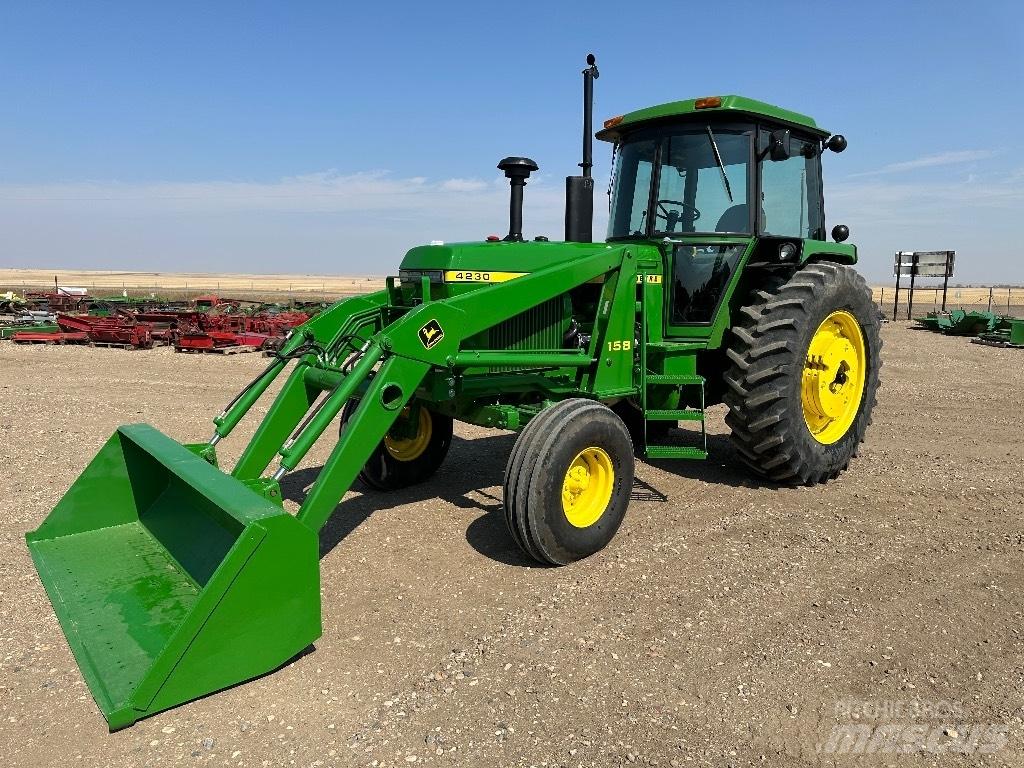 John Deere 4230 Трактори