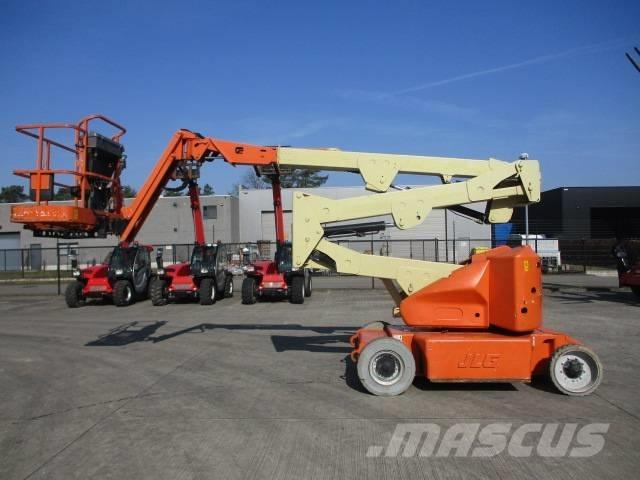 JLG E400 AJPN (817) Компактні самохідні стрілові підйомники