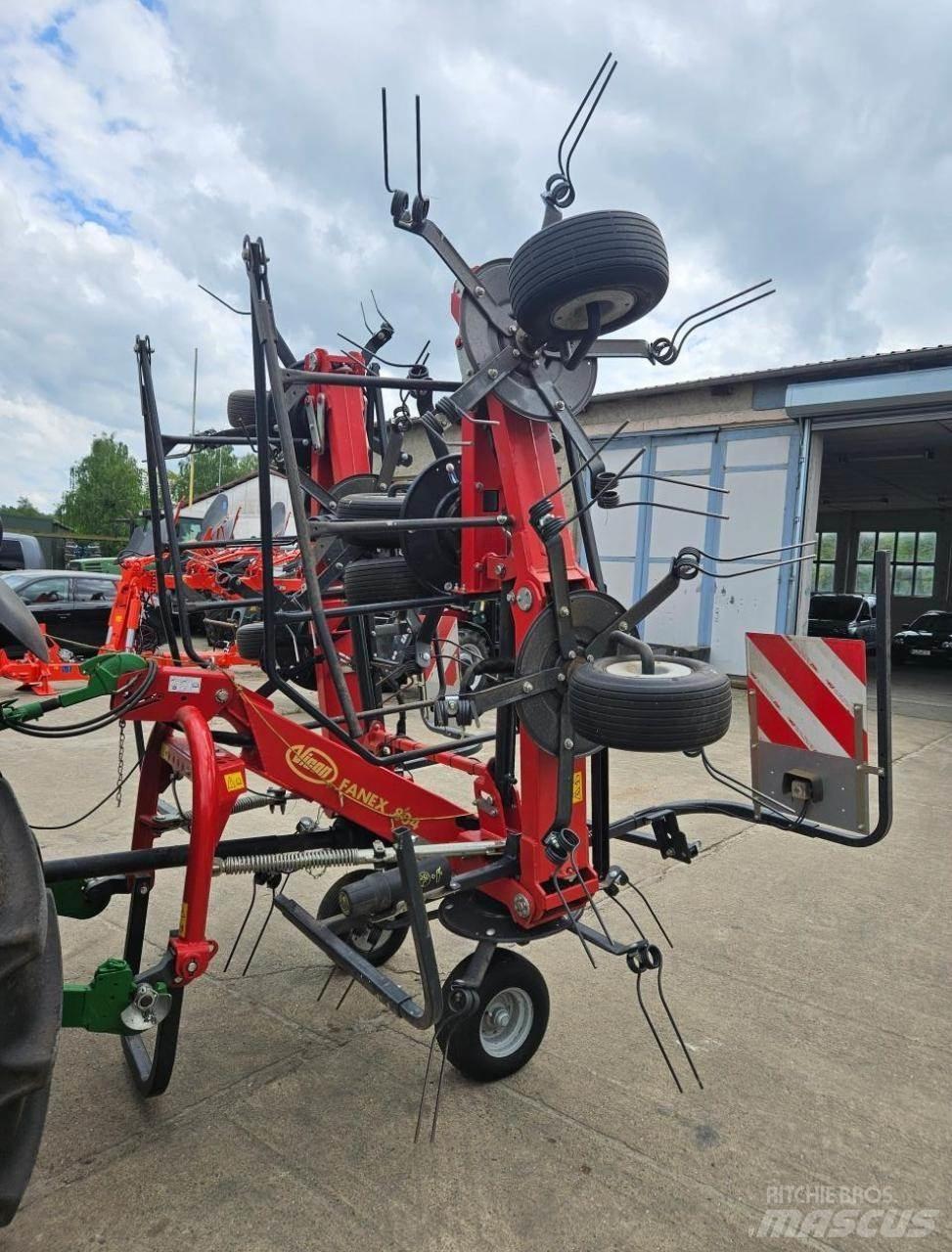Vicon Fanex 804 Граблі і сінозворушувачі