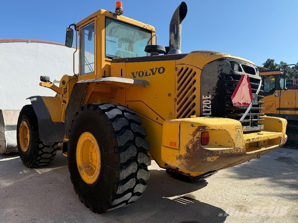 Volvo L 120 E Фронтальні навантажувачі
